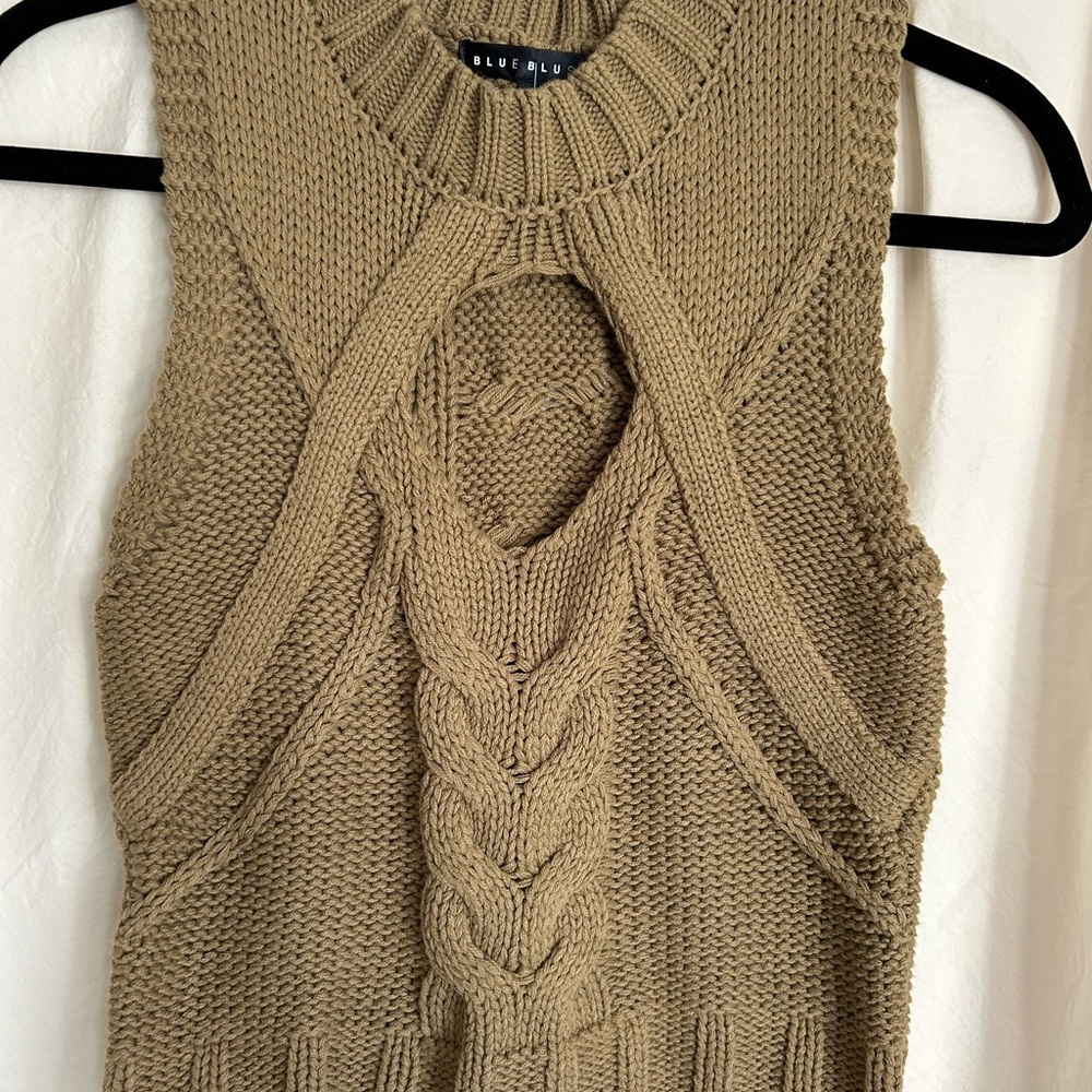 Sweater Vest. Olive Green